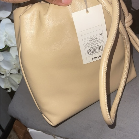 Cute Tan bag, never been worn. Not even once. - Picture 3 of 4